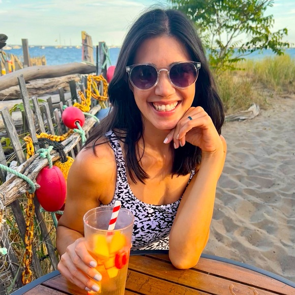 Meet your Posher, Tori - Picture 1 of 1